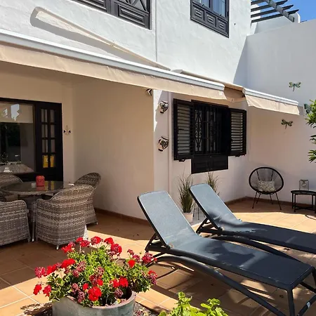 Casa Mo, 2 Bedroom Close To The Puerto del Carmen (Lanzarote)