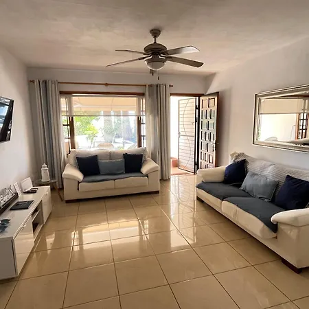 Casa Mo, 2 Bedroom Close To The * Puerto del Carmen (Lanzarote)