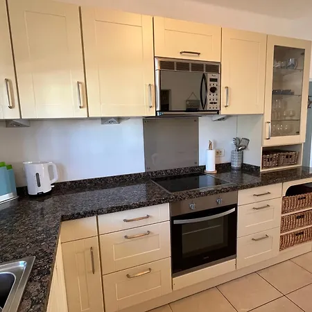 Casa Mo, 2 Bedroom Close To The Puerto del Carmen (Lanzarote)