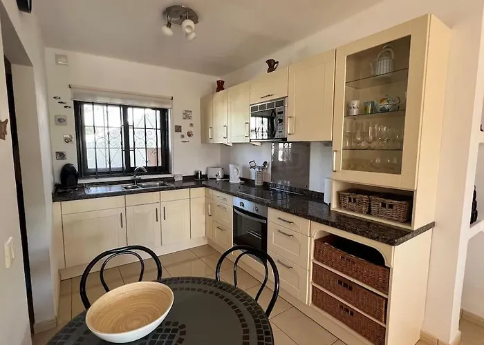 Casa Mo, 2 Bedroom Close To The Puerto del Carmen (Lanzarote)